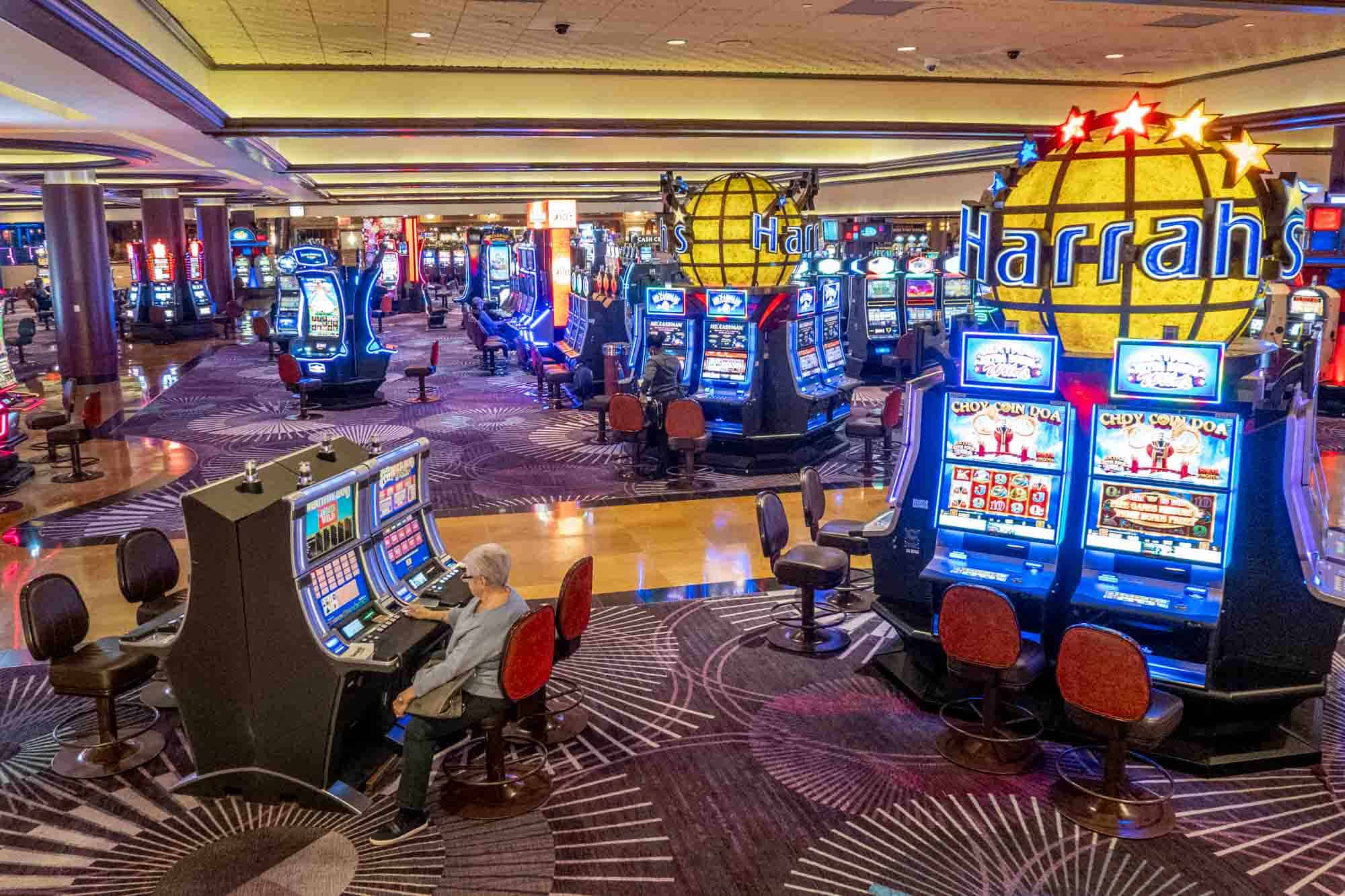 Slot Makinelerinde Geleceği Tahmin Etmek: Stratejiler ve İpuçları